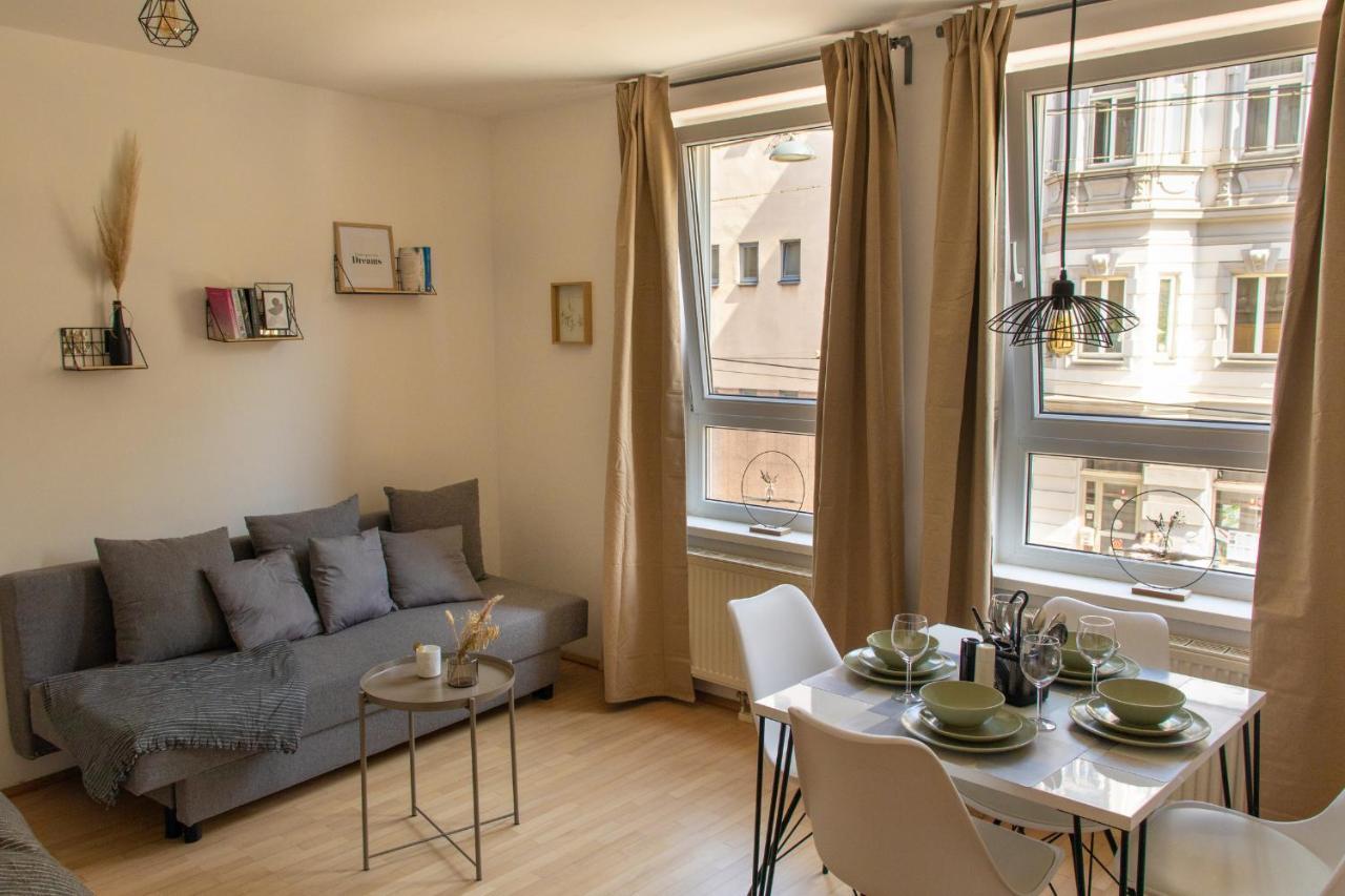 Modern - Neu - Gemutlich - Self Checkin - Zentral - Strassenbahn 38 Zum Ring Apartamento *